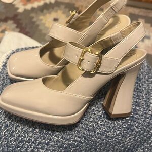 Sam Edelman adorablele patent leatherr nude square toe sling back Mary Jane’s